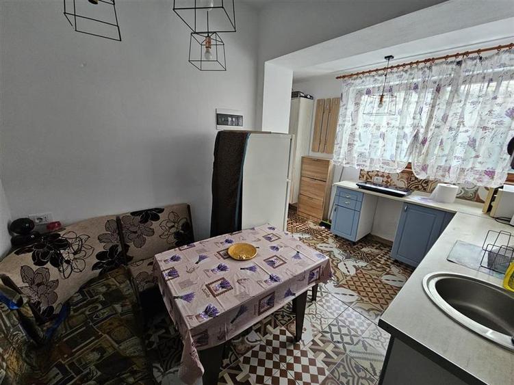 Duplex cu 4 camere cu Canalizare în Centrul Civic
