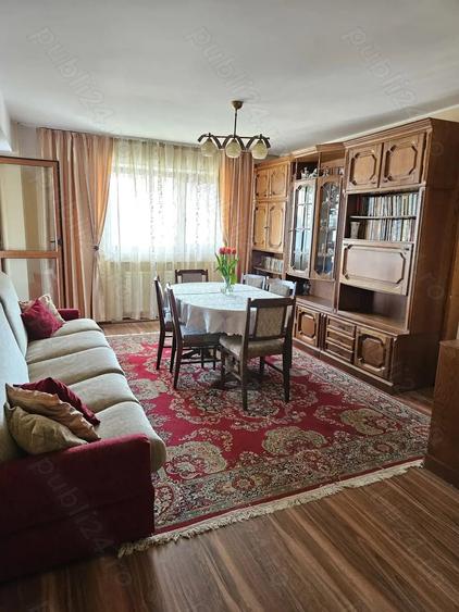 Apartament cu 3 camere semidecomandat în Central
