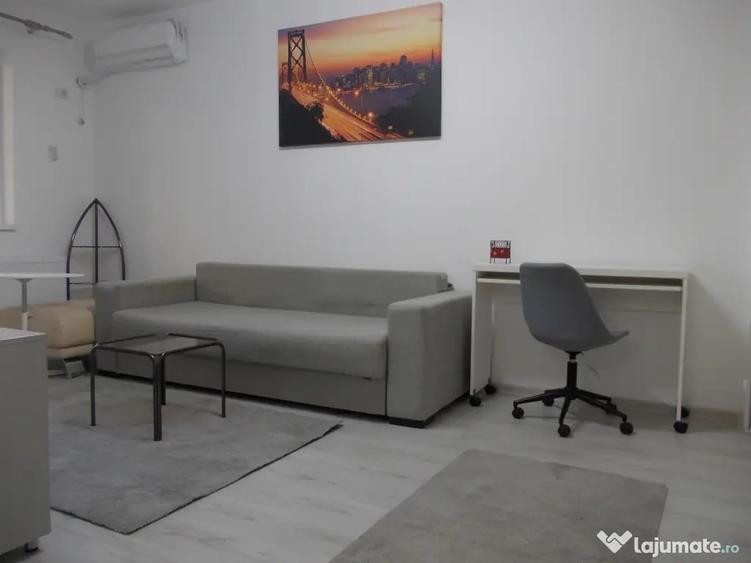 Apartament cu 4 camere decomandat în Central