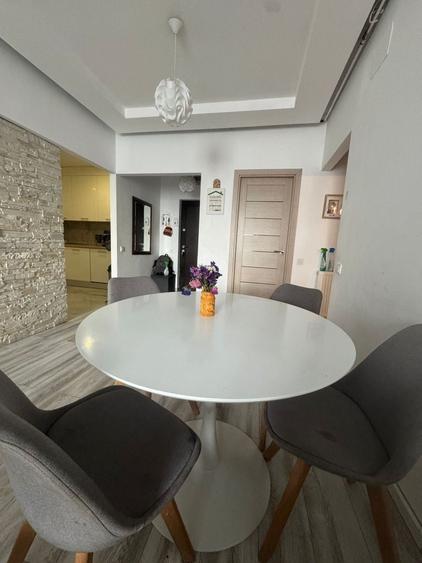Apartament cu 3 camere decomandat în Central