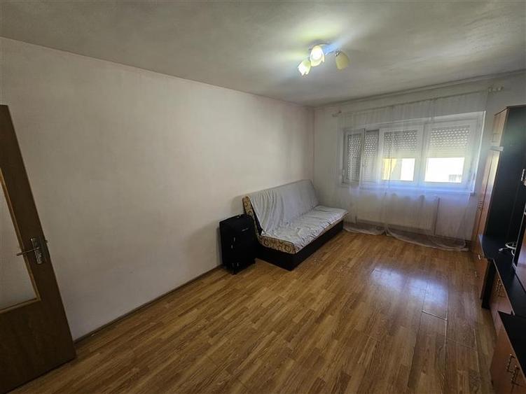 Apartament cu 2 camere decomandat, mobilat în Micro IV