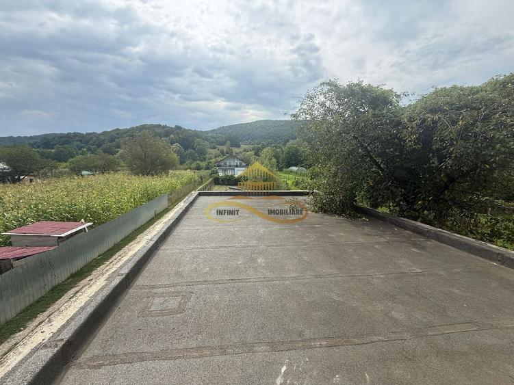 Casă individuală cu 5 camere cu Canalizare în Luncani