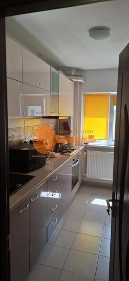 Apartament cu 2 camere decomandat, mobilat în Tei