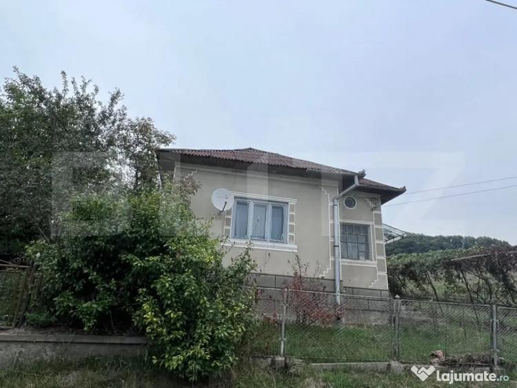 Casă cu 2 camere cu Teren 3400 Mp în Recea-Cristur