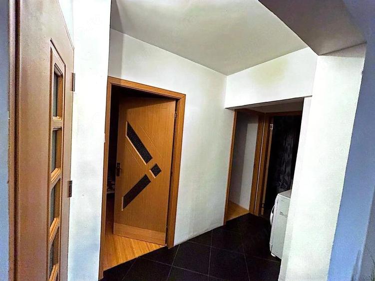 Apartament cu 3 camere decomandat în Găvana