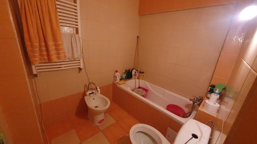 Apartament cu 4 camere semidecomandat în Aurel Vlaicu