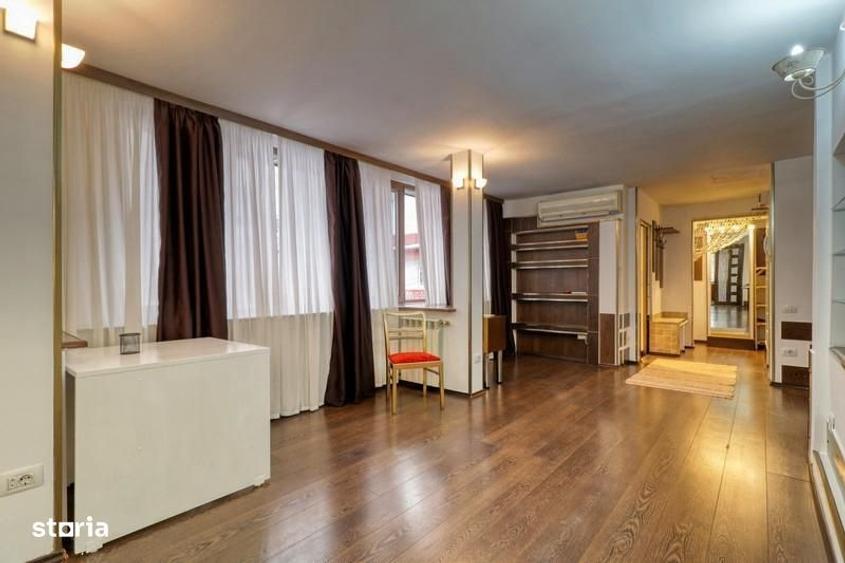 Apartament cu 4 camere decomandat în Victoriei