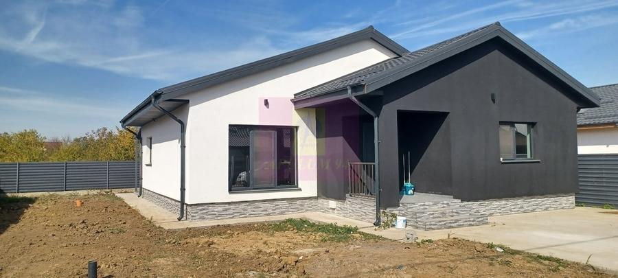 Casă cu 4 camere cu Teren 500 Mp în Central