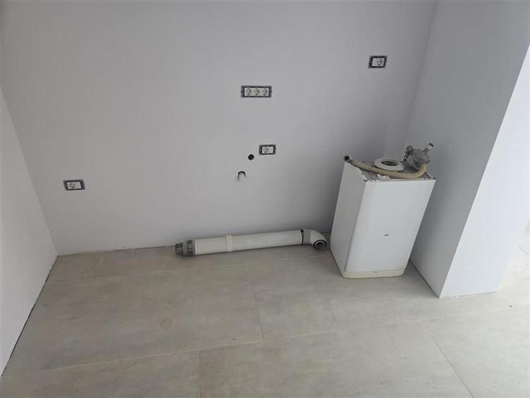 Apartament cu 3 camere decomandat în Lipovei