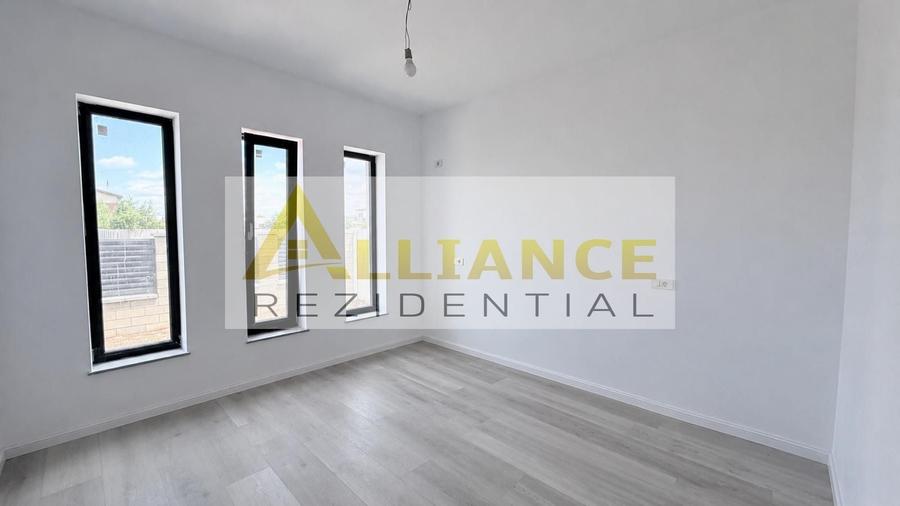 Casă individuală cu 4 camere cu Canalizare în Berceni