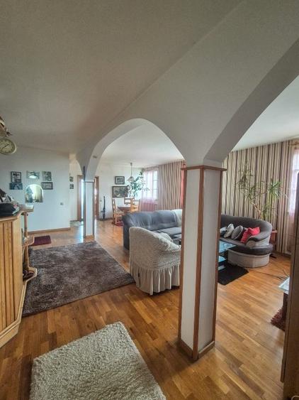 Apartament cu 3 camere semidecomandat în Central