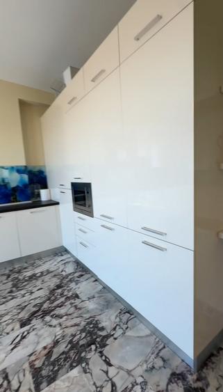 Apartament cu 5 camere decomandat în Central
