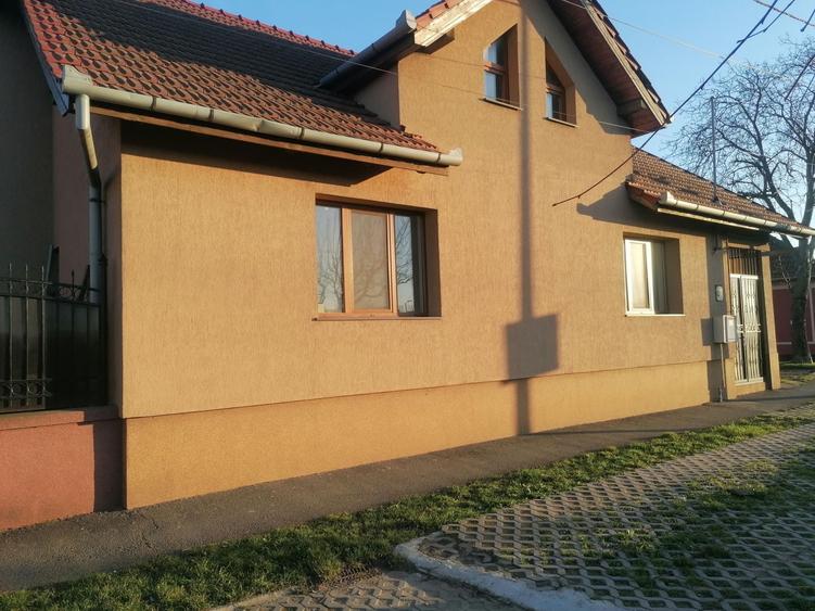 Casă cu 3 camere în Central