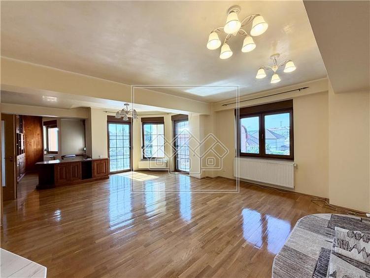 Apartament cu 2 camere decomandat, mobilat în Hipodrom 2
