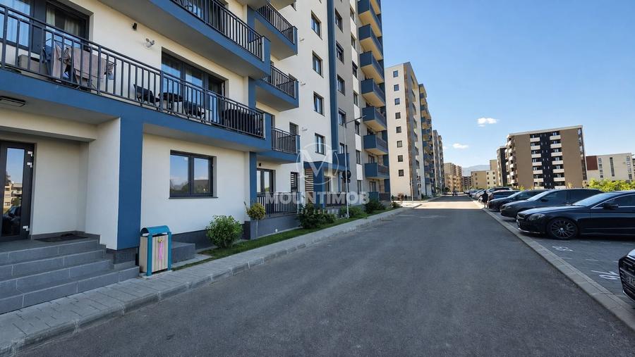 Apartament cu 3 camere decomandat în Tractorul