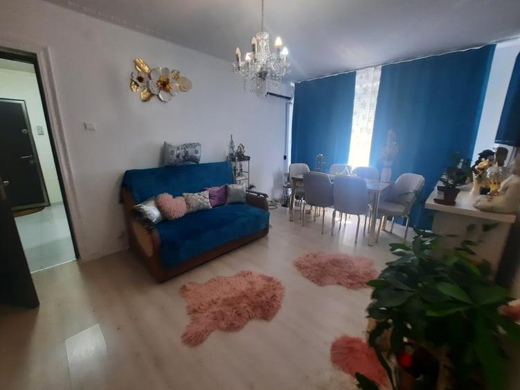 Apartament cu 3 camere semidecomandat în Militari
