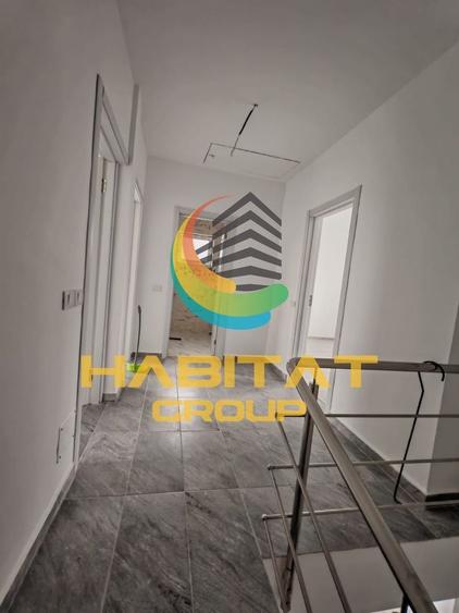 Duplex cu 4 camere cu Canalizare în Exterior Est