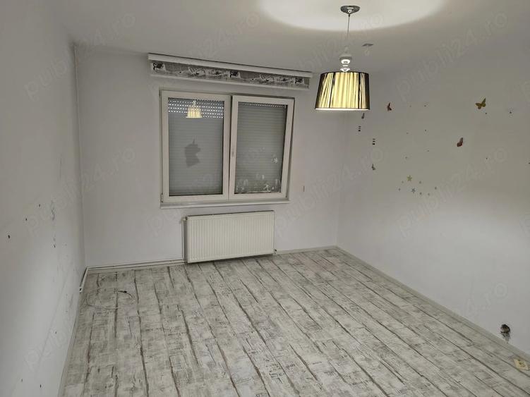 Apartament cu 3 camere decomandat în Tudor