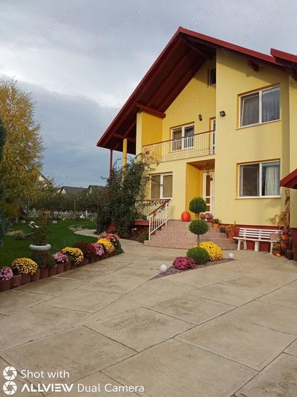 Casă cu 5 camere cu Teren 1000 Mp în Ipotești