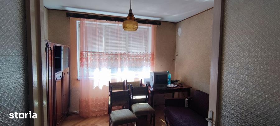 Apartament cu 3 camere decomandat în Dărmănești