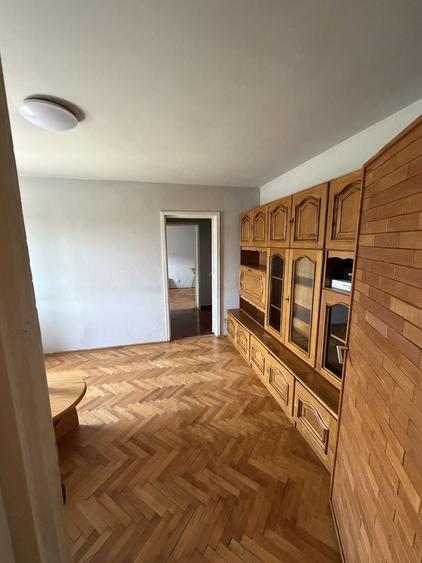 Apartament cu 2 camere semidecomandat în Gojdu