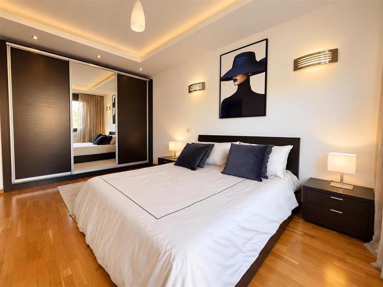 Apartament cu 5 camere decomandat, mobilat în Herăstrău