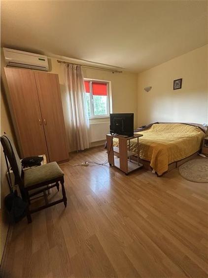 Casă individuală cu 8 camere cu Canalizare în Agigea