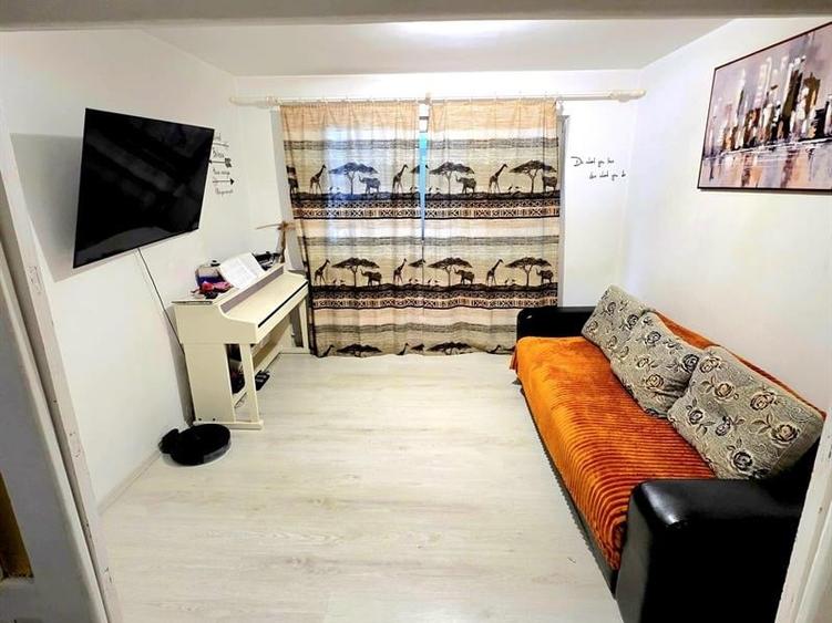 Apartament cu 3 camere decomandat, mobilat în Rovine