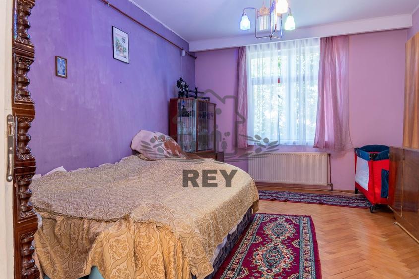 Casă individuală cu 8 camere cu Canalizare în Terezian