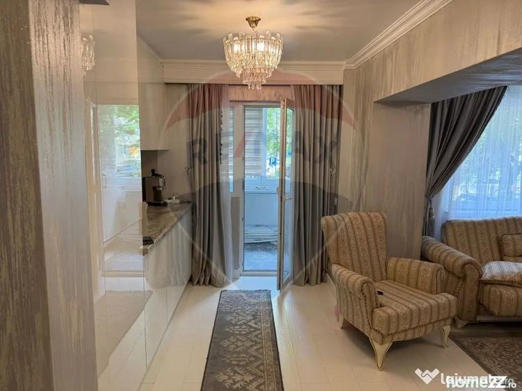 Apartament cu 4 camere semidecomandat în Dristor