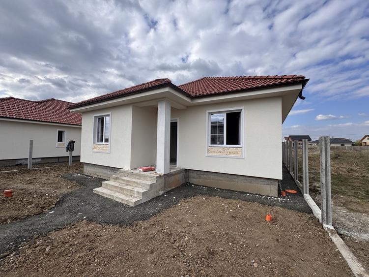 Casă individuală cu 4 camere cu Canalizare în Șag