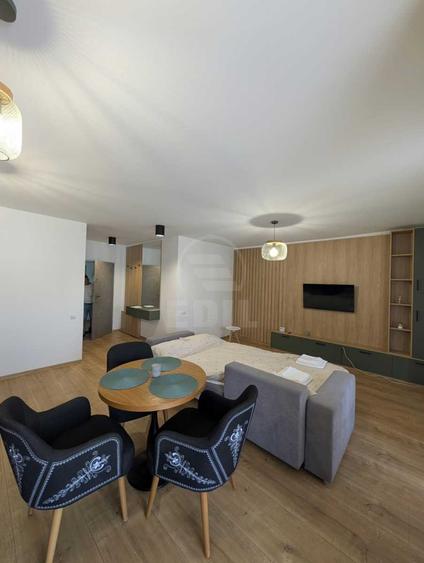 Apartament cu 2 camere semidecomandat în Florești