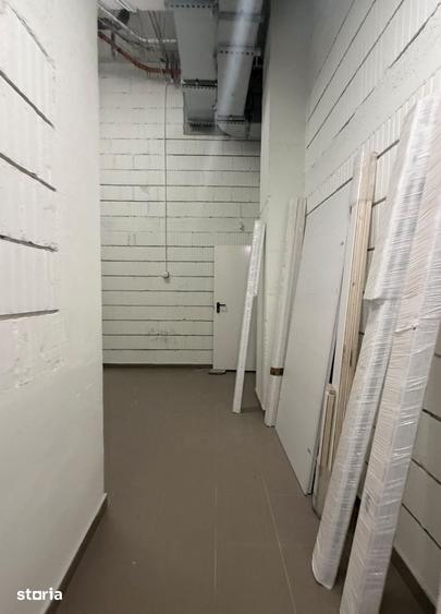 Spațiu comercial, de 304 mp, în Romană