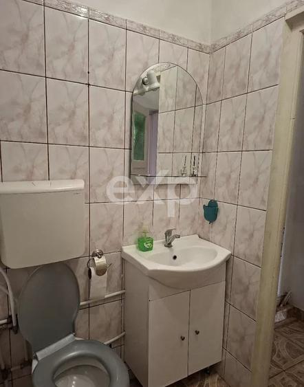 Apartament cu 3 camere semidecomandat, mobilat în Calea Turzii