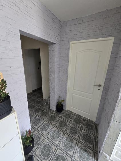Apartament cu 3 camere decomandat, mobilat în Micălaca