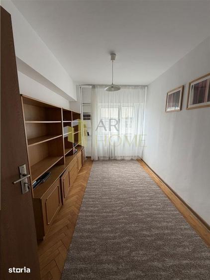 Apartament cu 3 camere, mobilat în Republicii