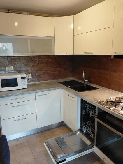 Apartament cu 3 camere decomandat în Dorobanților