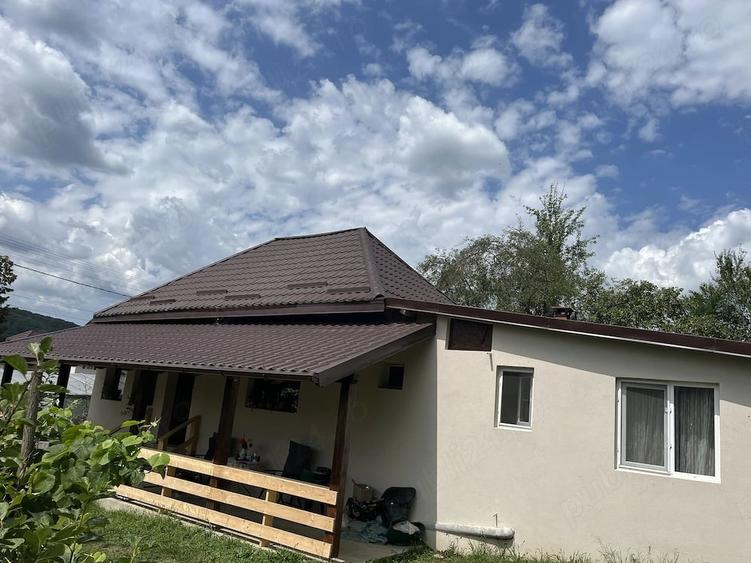 Casă cu Teren 7200 Mp în Poienița