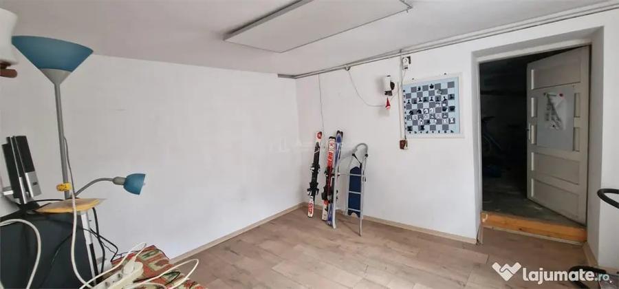 Casă cu 10 camere cu Teren 32 Mp în Muncitoresc