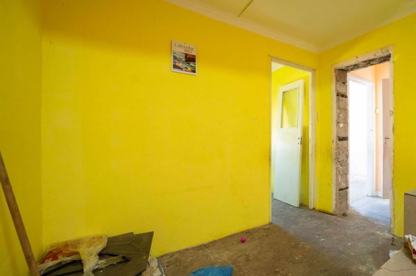 Apartament cu 2 camere decomandat în Valenta