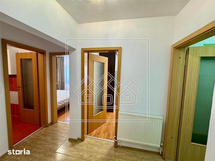 De inchiriat apartament 3 camere, 2 bai, 72 mp utili, etaj intermediar - 14