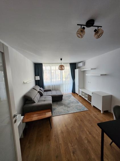 Apartament cu 2 camere decomandat în Cornișa