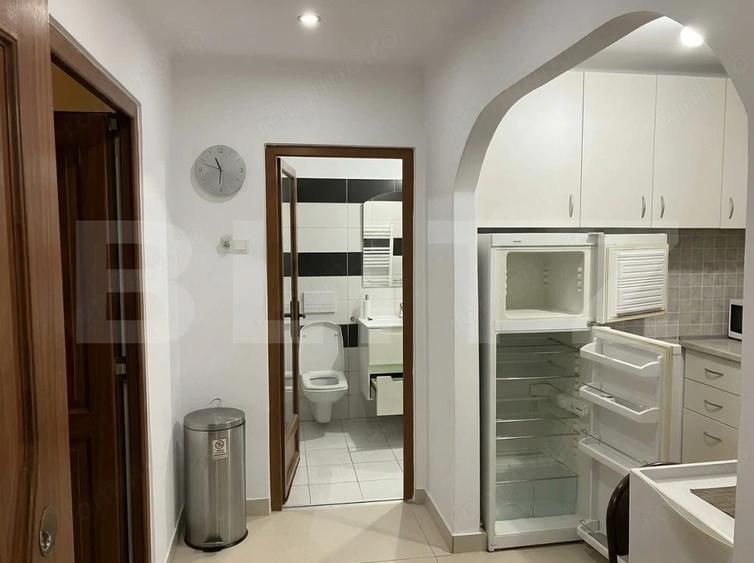 Apartament cu 2 camere semidecomandat, mobilat în Central