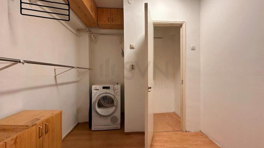 Apartament cu 3 camere semidecomandat, mobilat în P-ța Victoriei