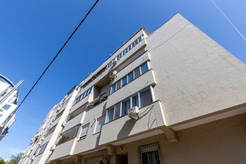 Apartament cu 2 camere semidecomandat, mobilat în Clucerului