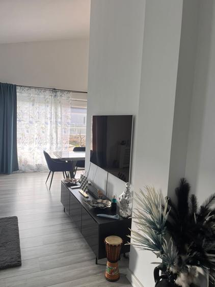 Apartament cu 4 camere decomandat, mobilat în Băneasa
