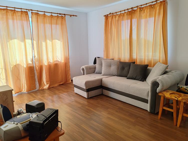Apartament cu 2 camere decomandat, mobilat în Sânpetru