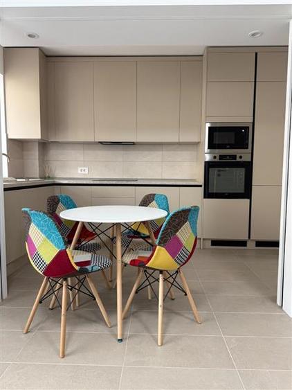 Apartament cu 2 camere decomandat, mobilat în Tractorul