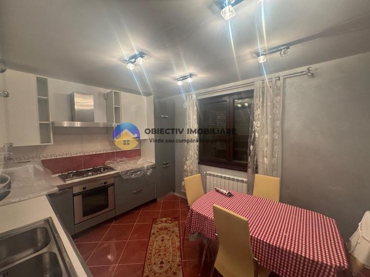 Duplex cu 5 camere cu Canalizare în 1 Mai