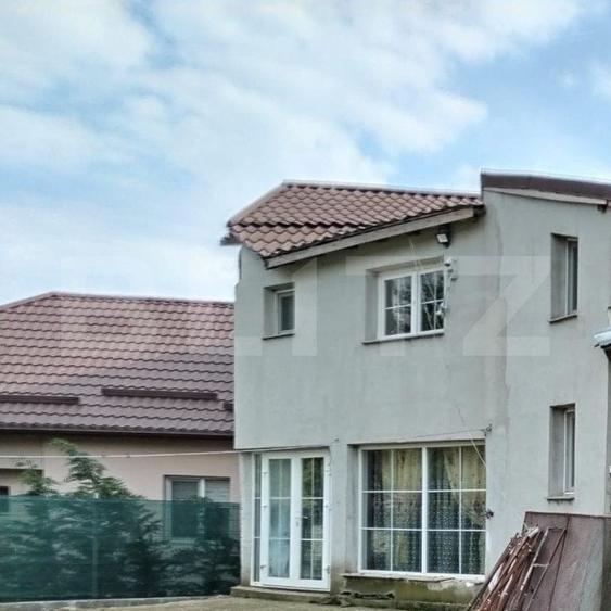 Casă individuală cu 7 camere cu Garaj în Ulmi